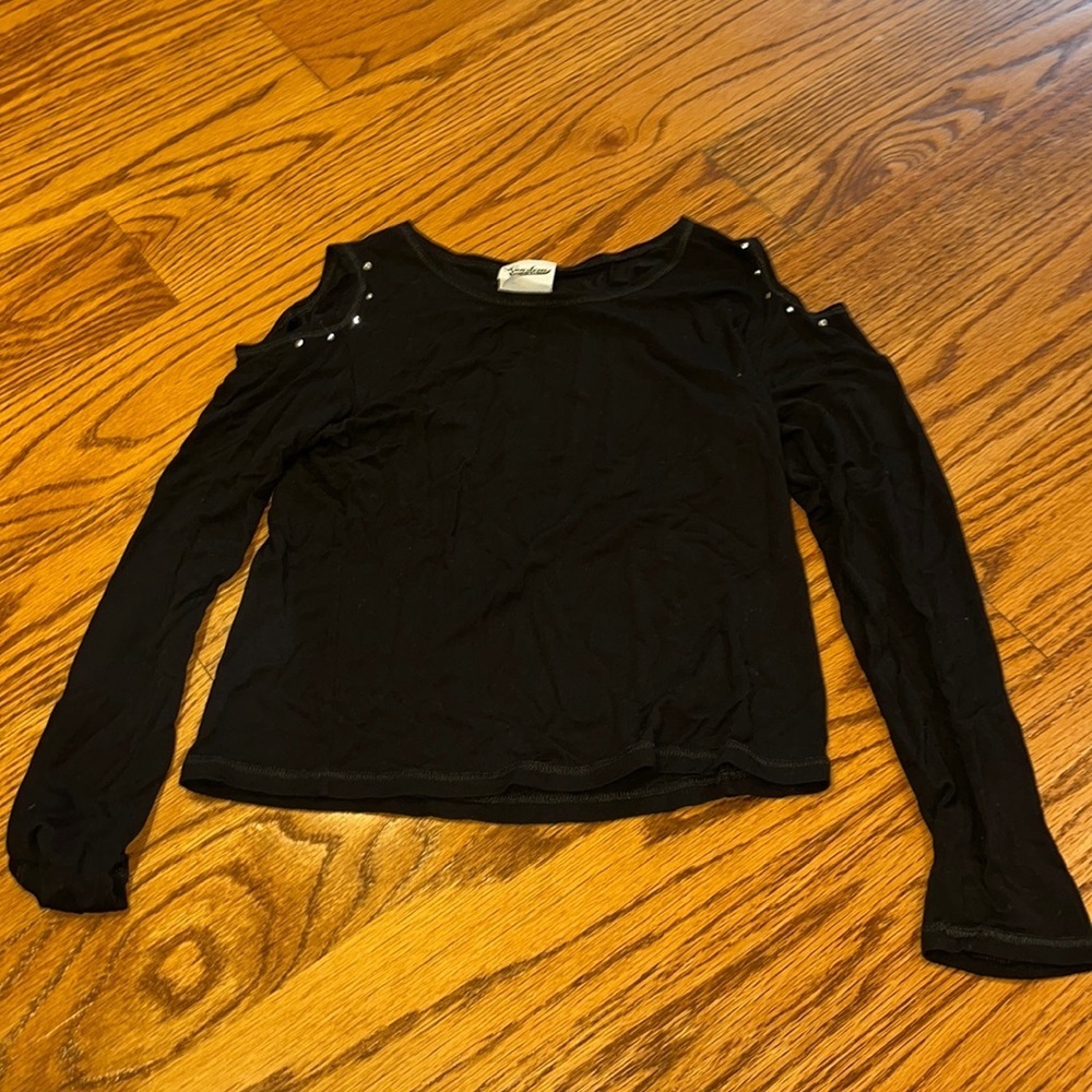 Random Hearts Girl’s Black Cold Shoulder Silver Stud Tee Size M
